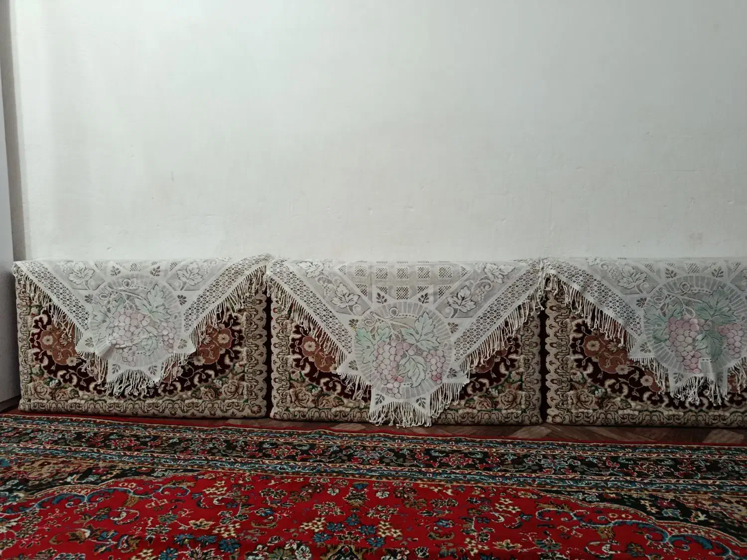 ۶عدد پشتی سالم جنس رویی فرشی هست|پشتی|درگهان, |دیوار