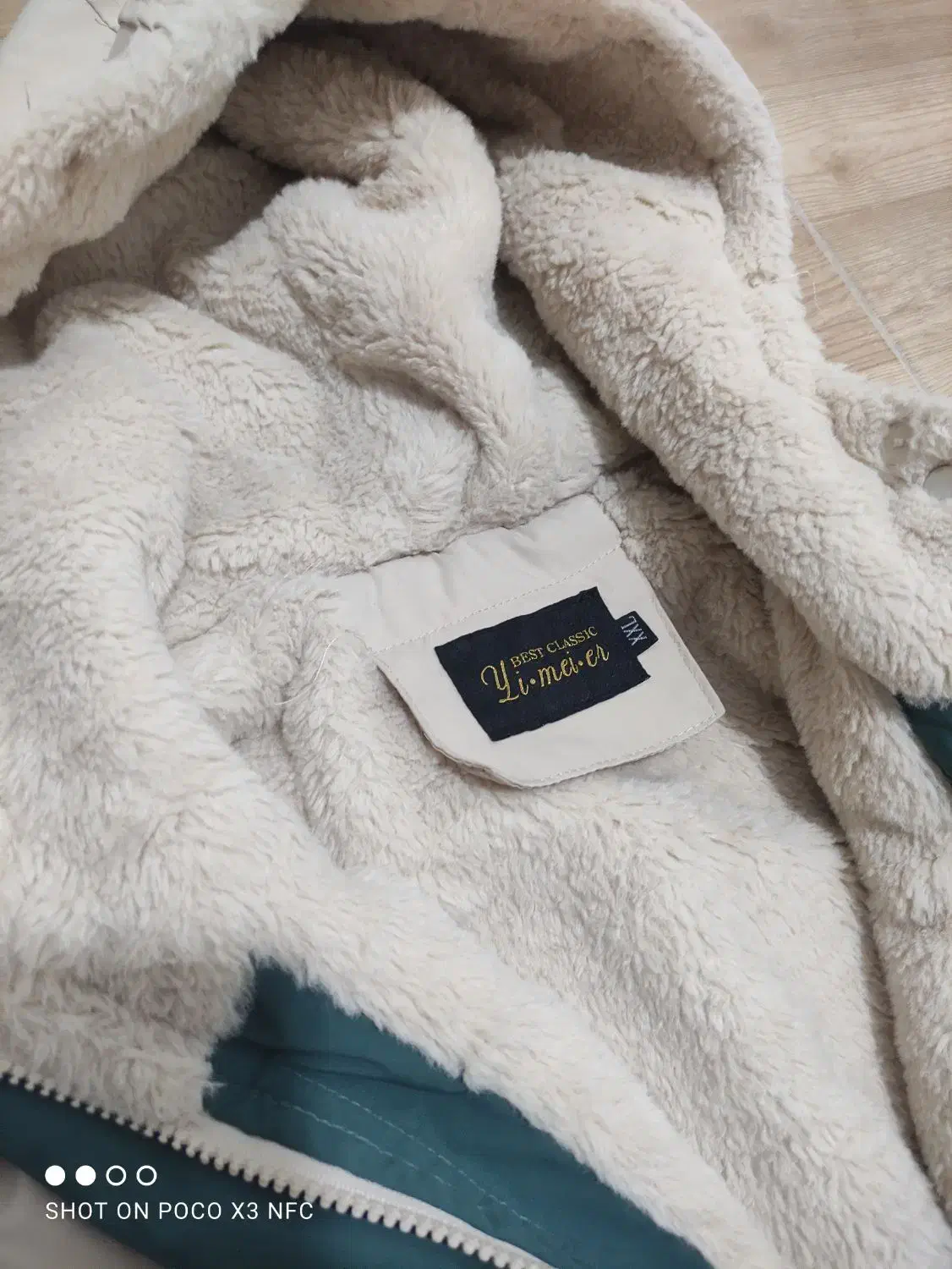 بارونی|لباس|مشکین‌دشت, |دیوار