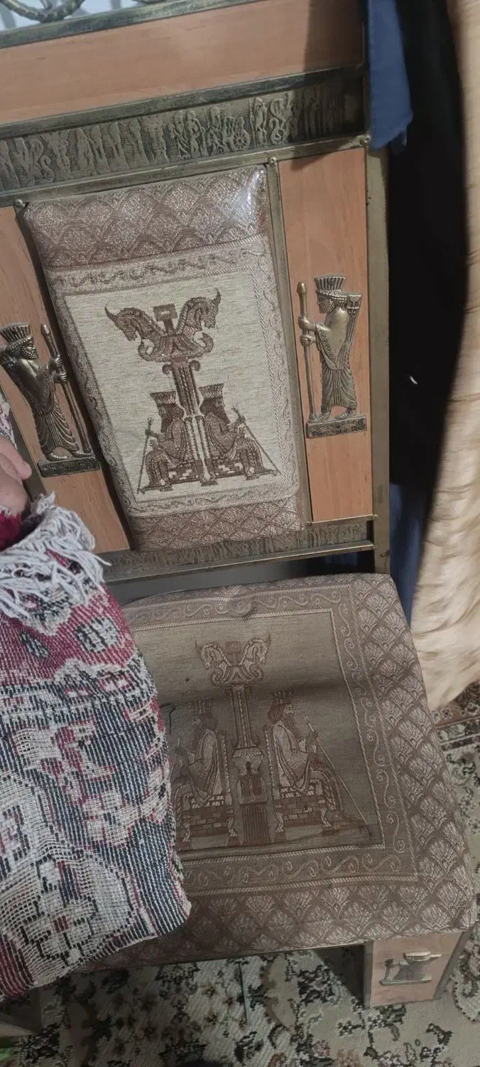 صندلی سلطنتی|میز و صندلی غذاخوری|زابل, |دیوار