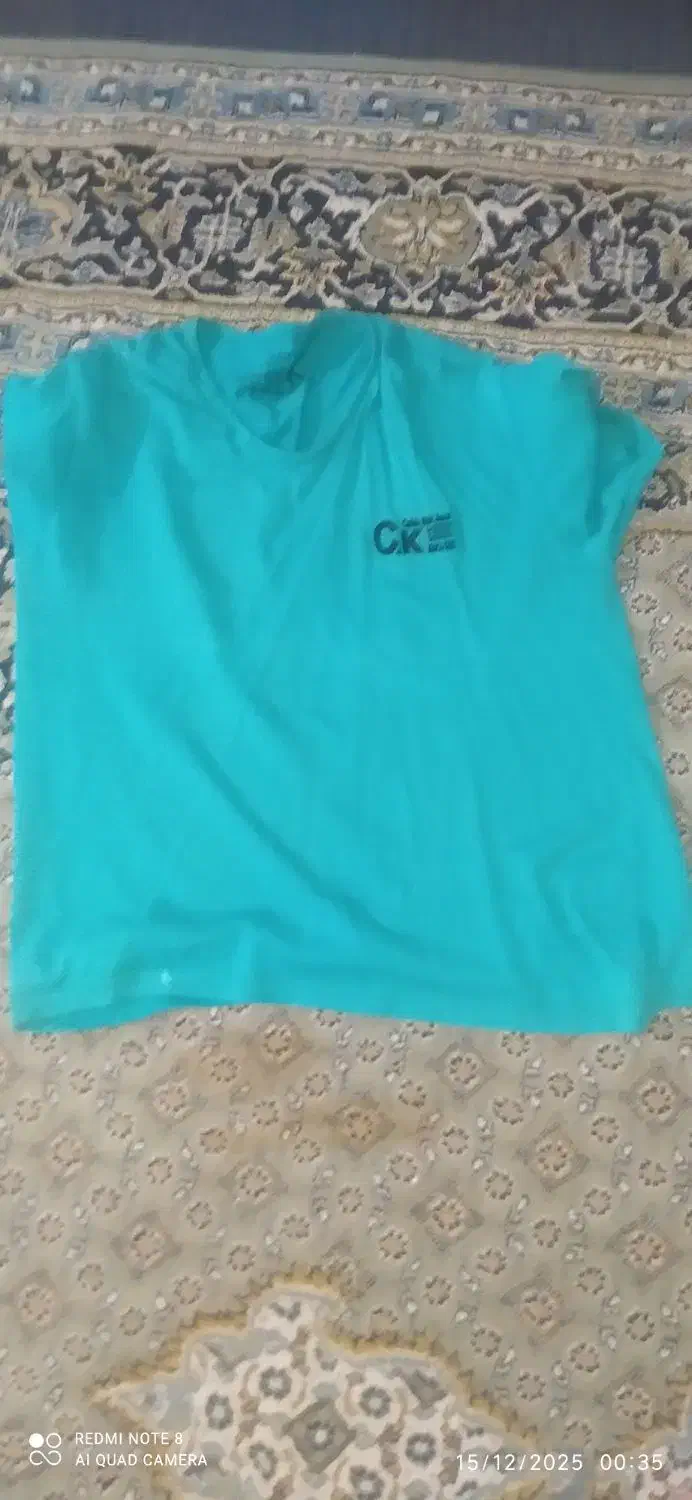 یک عدد تیشرت سبز کم کارکرد تمیز نو و یک دست کاپشن|لباس|دشتابی, |دیوار