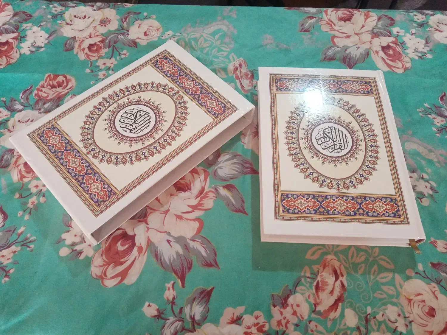 یک جلد کلام الله مجید و یک عدد تسبیح|کتاب و مجله مذهبی|تبریز, |دیوار