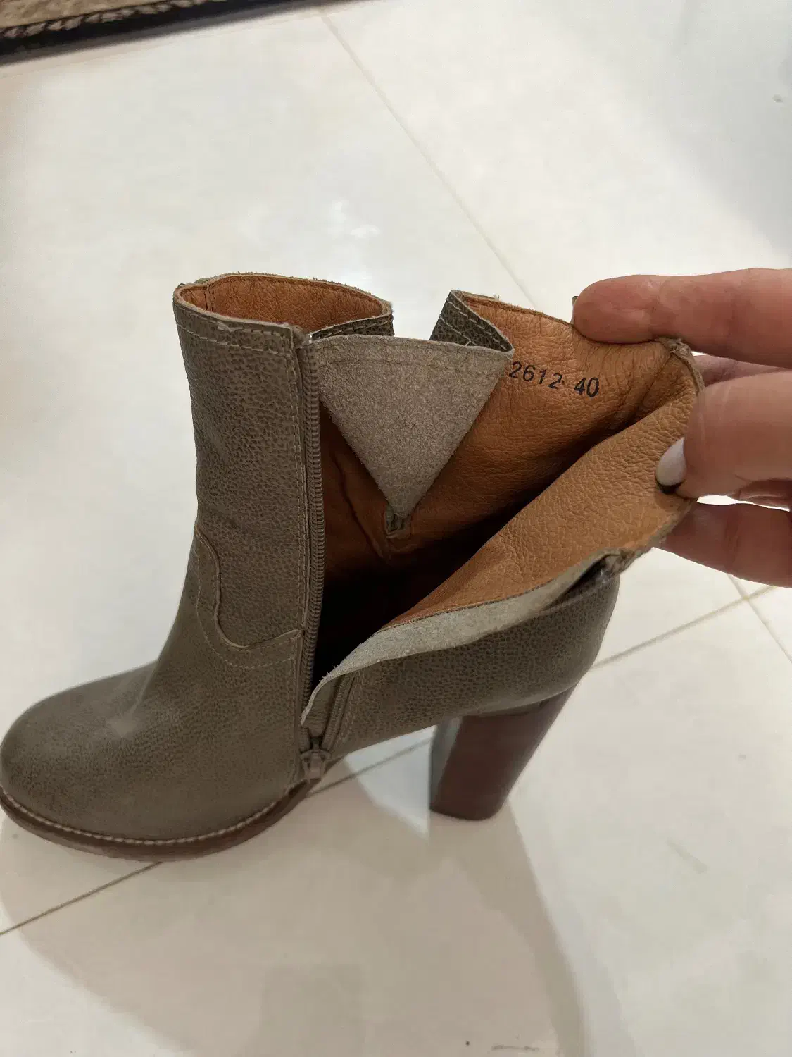 چند جفت کفش زنانه و بچگانه اورجینال|کیف، کفش، کمربند|الوند, |دیوار