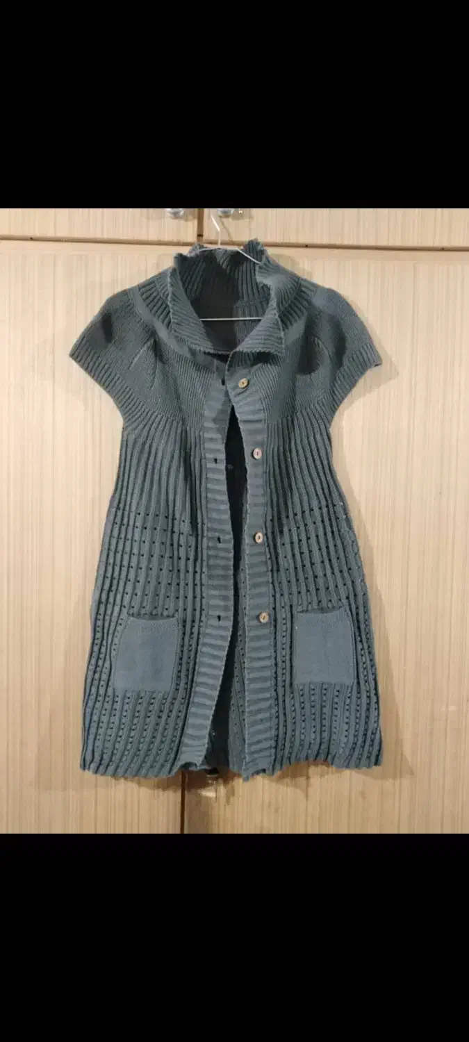 مقداری لباس|لباس|مسجد سلیمان, |دیوار