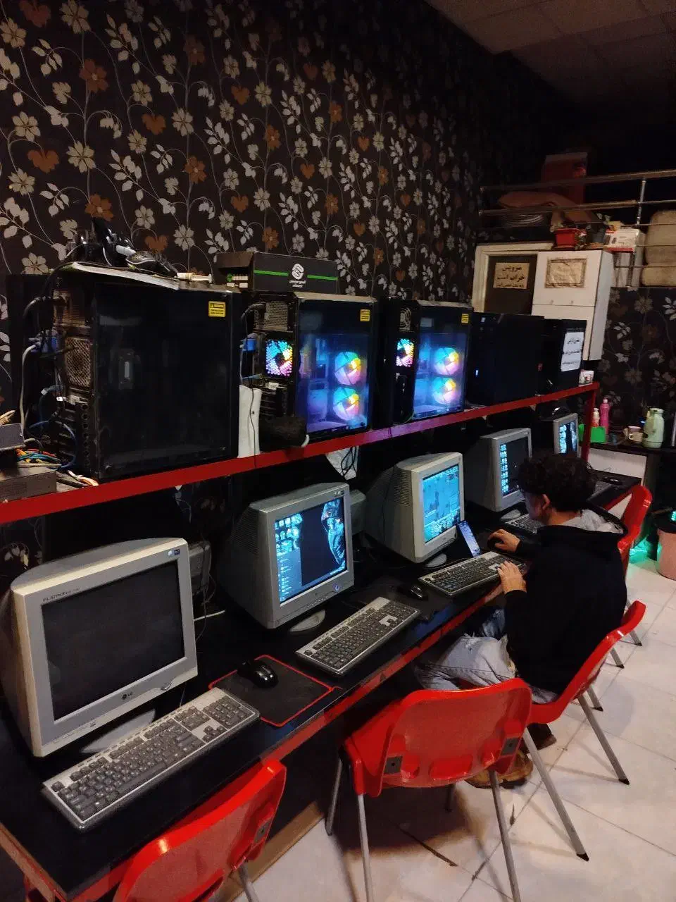 میز کامپیوتر گیمنت ده تایی|میز تحریر و کامپیوتر|نسیم‌شهر, |دیوار