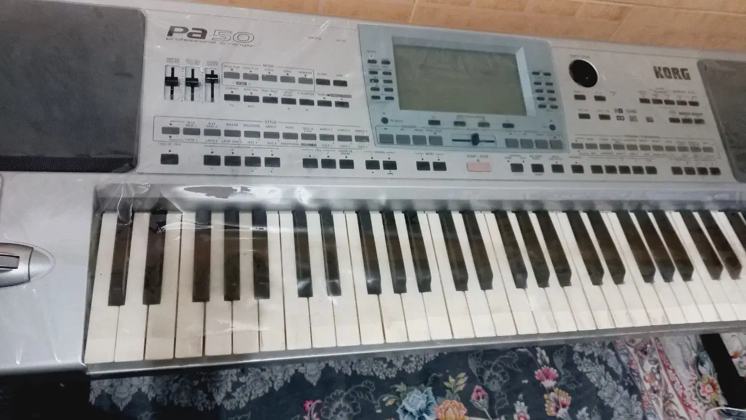 ارگ کورگ  pa50تبدیل به 80|پیانو، کیبورد، آکاردئون|زرند, |دیوار