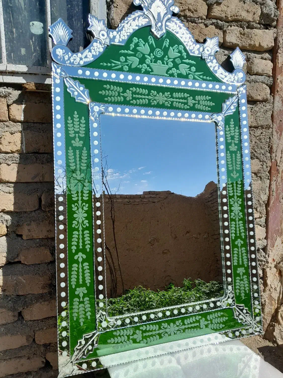 آیینه ونیزی خاص|آینه|تهران, آبشار تهران (دریاچه)|دیوار