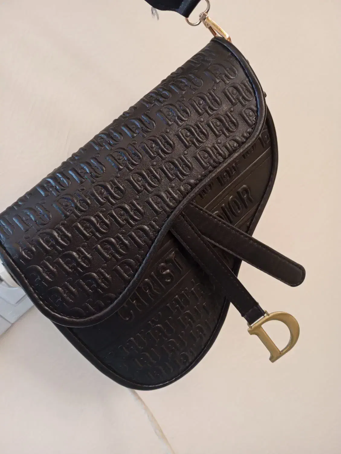 ست کیف و کفش و‌مانتو و شال|کیف، کفش، کمربند|اصفهان, باغ دریاچه|دیوار