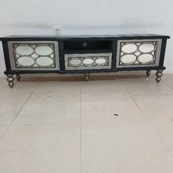 کنسول و میز تی وی درحد نو پایه های محکم|بوفه، ویترین، کنسول|رباط‌کریم, نصیرشهر|دیوار