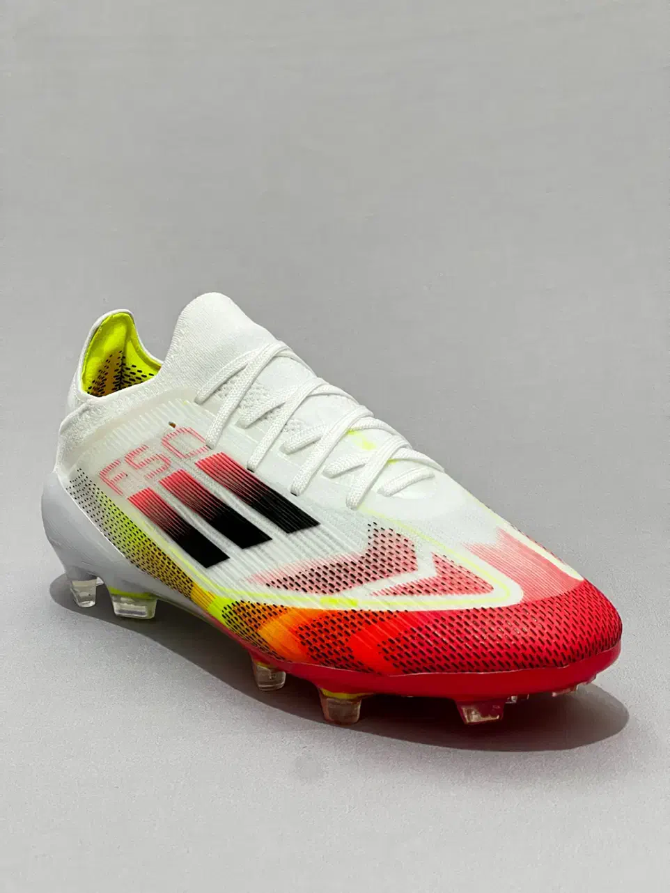 کفش کتونی کتانی فوتبال فوتبالی چمن چمنی اف پنجاه|کیف، کفش، کمربند|قم, نیروگاه|دیوار