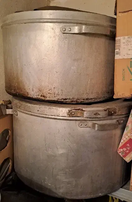 قابلمه بزرگ (دیگ)|ظروف پخت‌وپز|سمنان, |دیوار