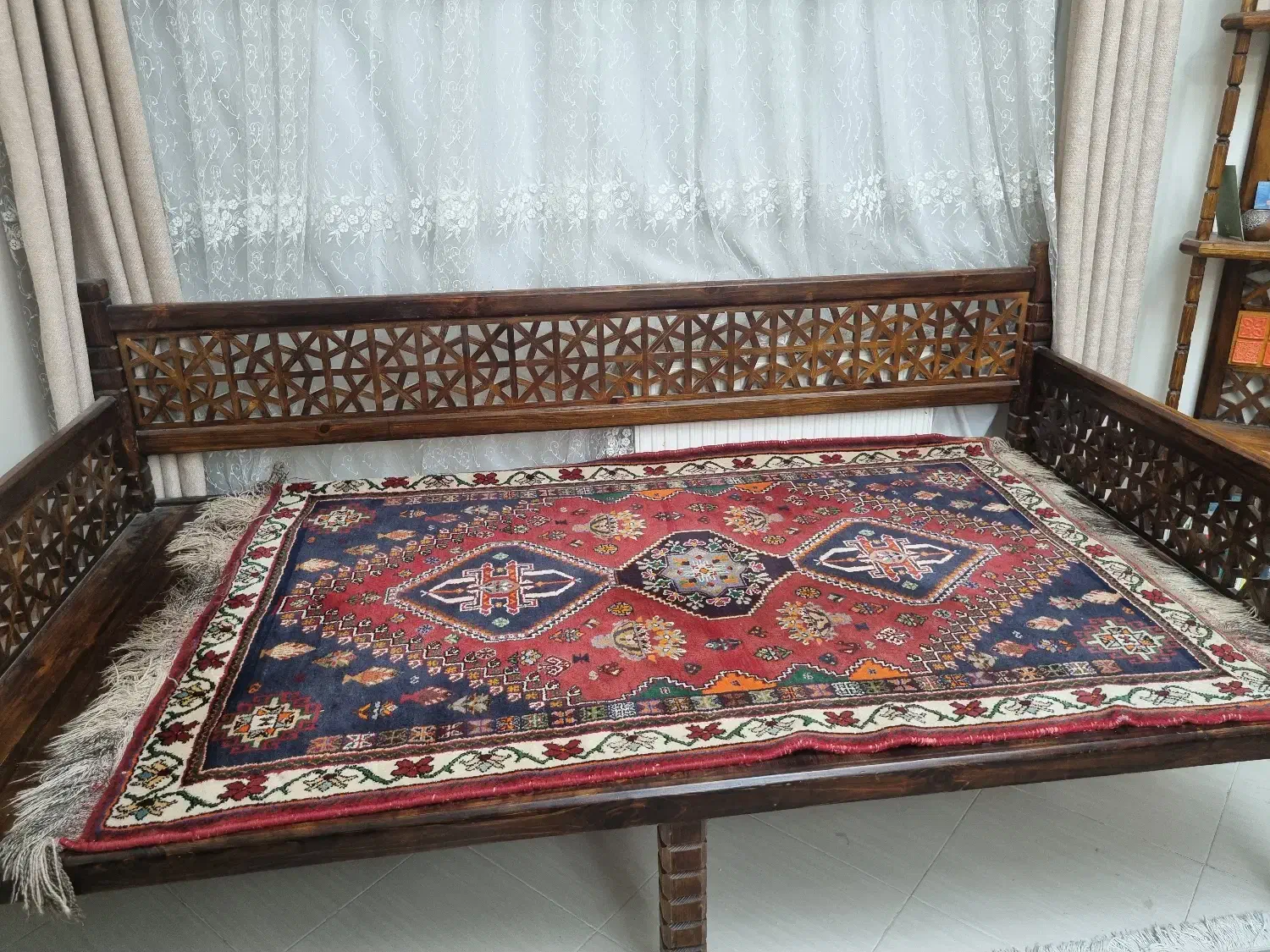 تخت سنتی|مبلمان خانگی و میز عسلی|صدرا-فارس, فاز ۱|دیوار