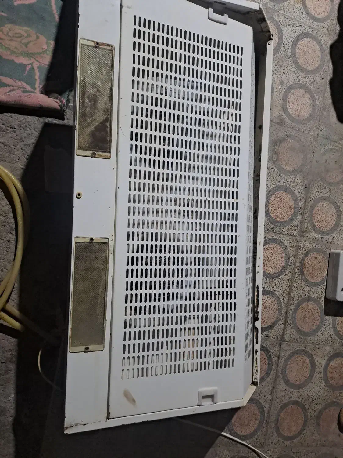 یک عدد عود بیمکث|پنکه و تصفیهکنندهٔ هوا|شوشتر, |دیوار