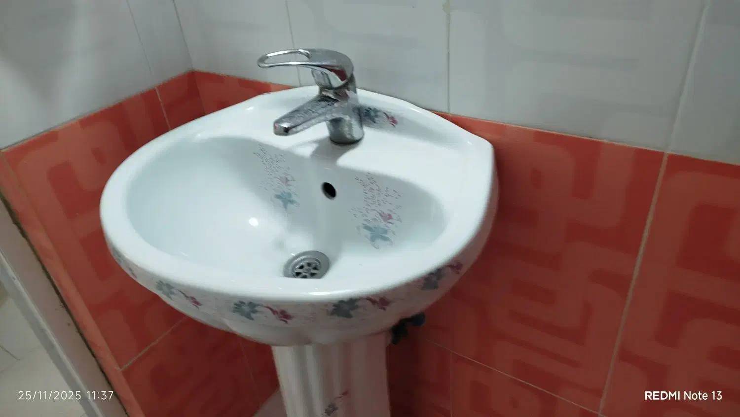 فروش فوری روشویی میزتلویزیون|لوازم سرویس بهداشتی|رشت, ترمینال|دیوار