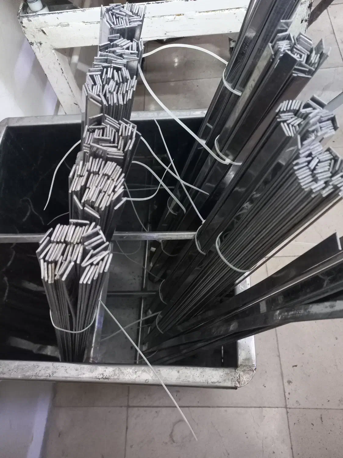 سیخ ۱/۵در ۷۰|سایر لوازم برقی|ری, دیلمان|دیوار