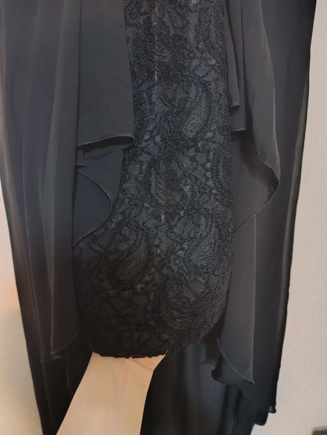 لباس مجلسی دکلته دو دامنه|لباس|قم, بنیاد|دیوار