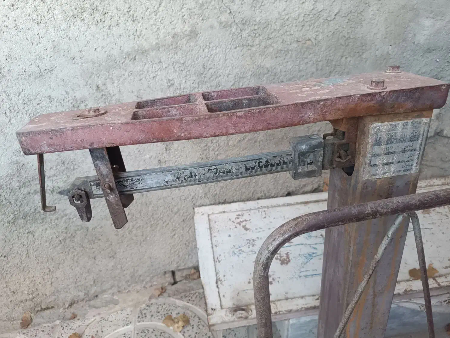 باسکول ترازو|کلکسیون اشیاء عتیقه|نهاوند, |دیوار