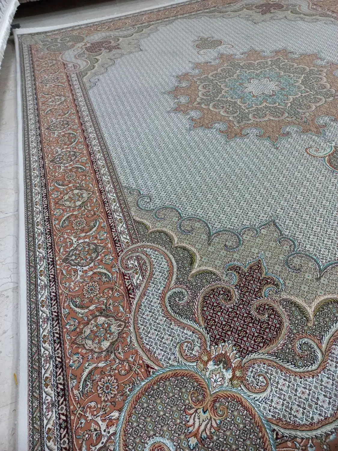 تک 12متری ریزه ماهی 700شانه|فرش|اردبیل, |دیوار
