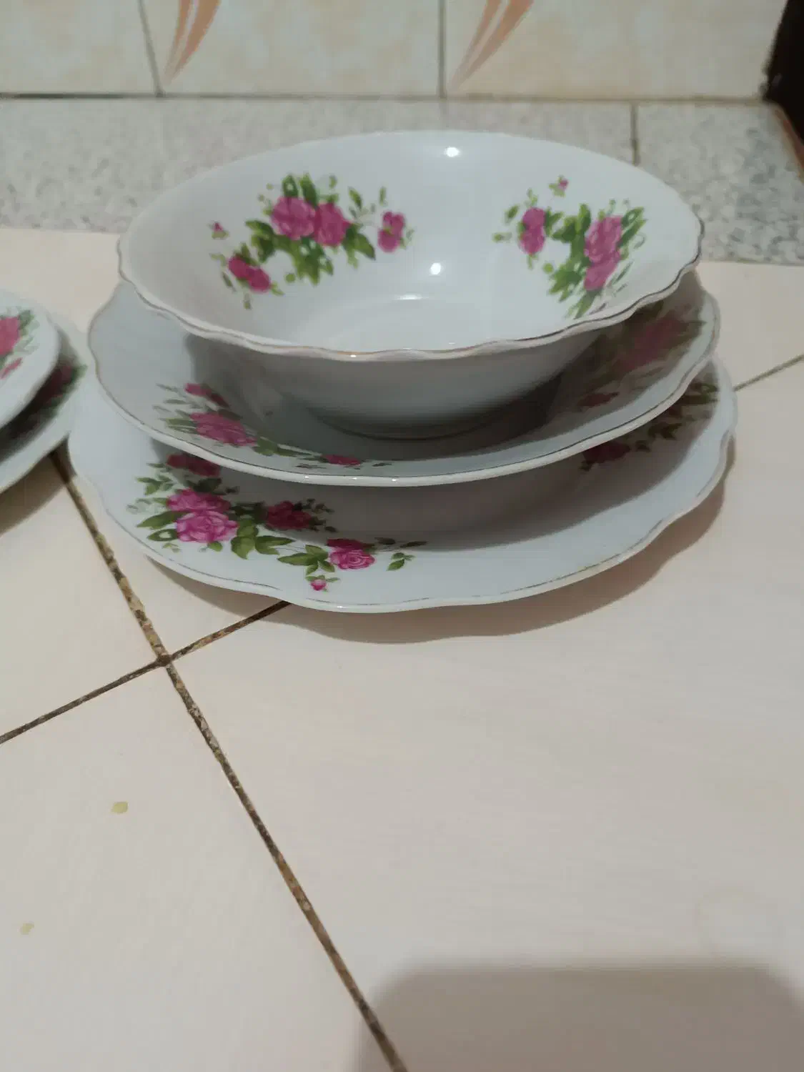 چینی قدیمی گل قرمز|ظروف سرو و پذیرایی|اصفهان, عمان سامانی|دیوار