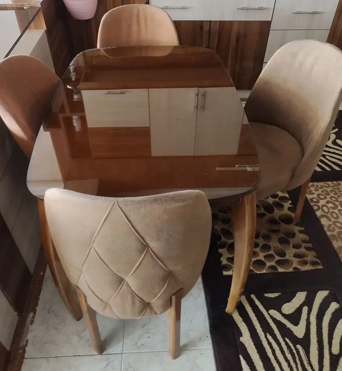 میز ناهار خوری چهار نفره|میز و صندلی غذاخوری|تربتحیدریه, فردوسی جنوبی|دیوار