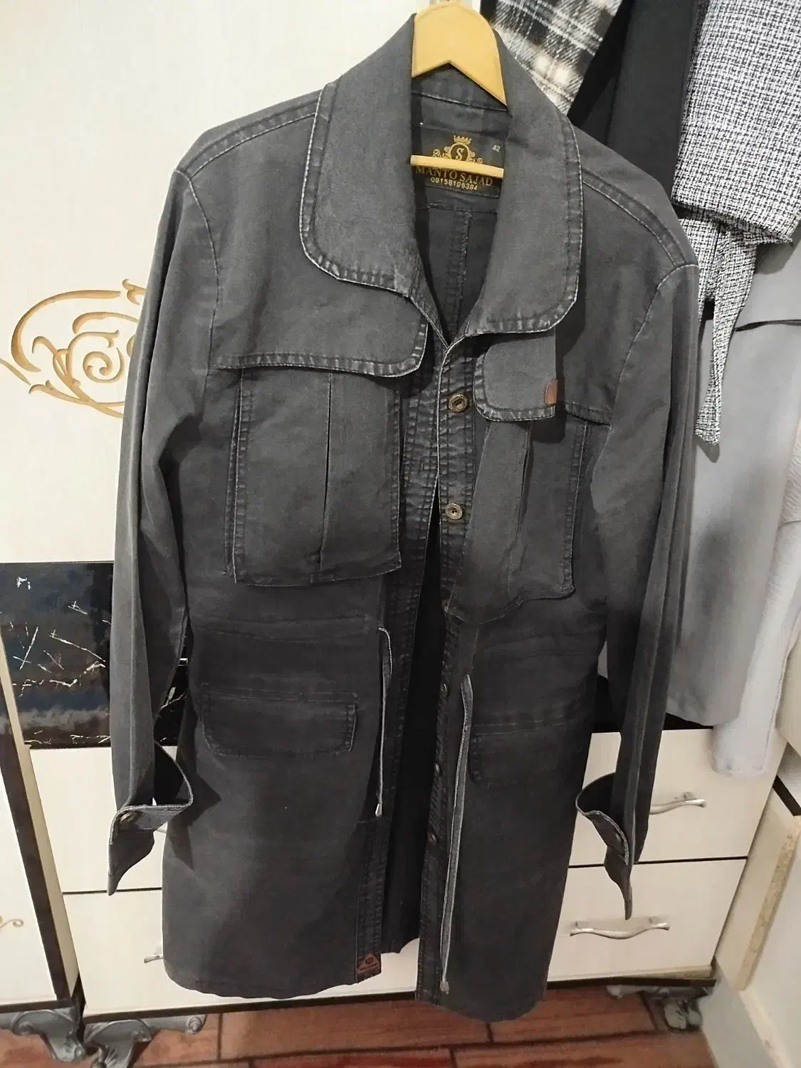 تعدادی لباس|لباس|قهستان, |دیوار