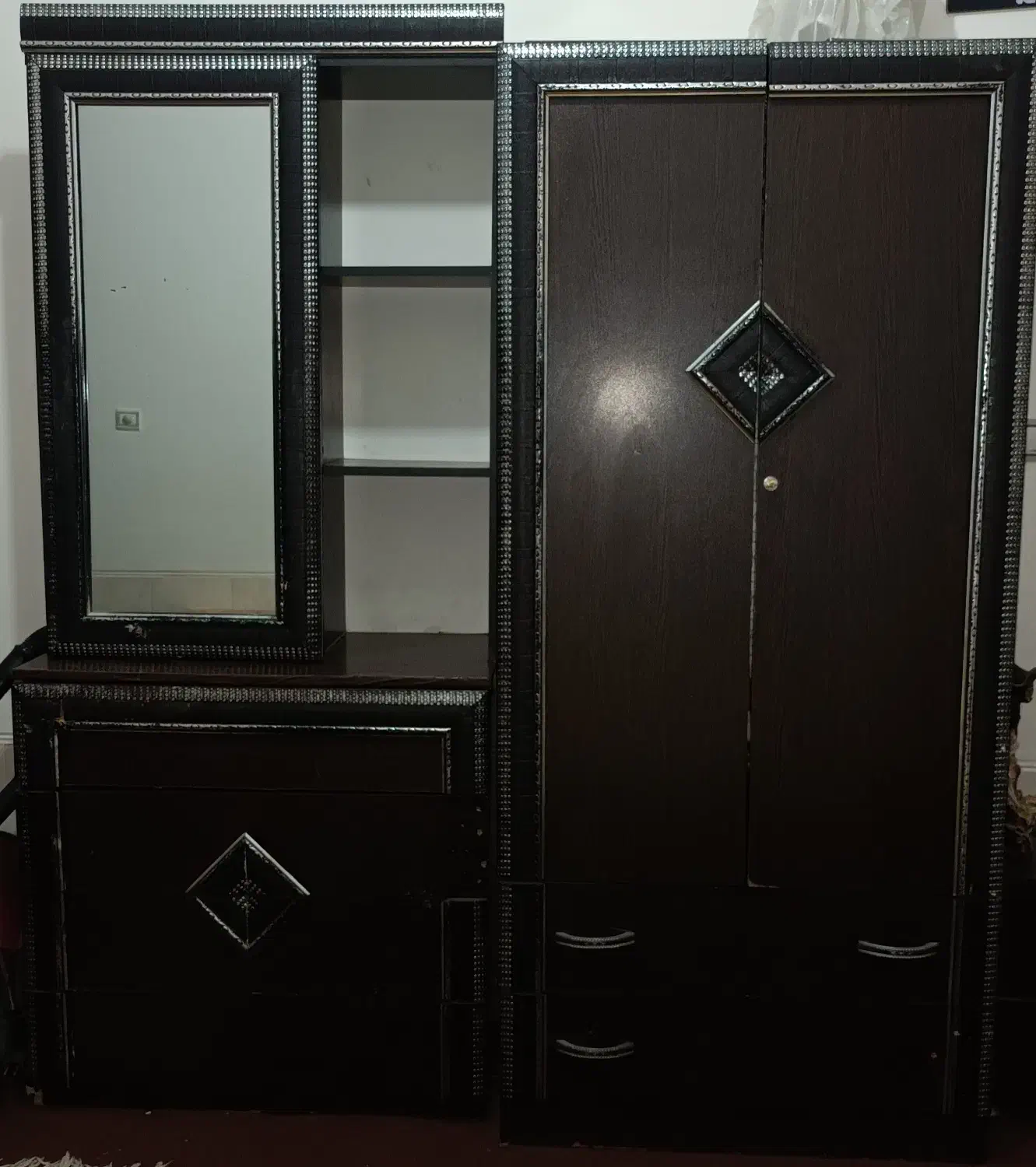 میز ارایشی و کمد لباسی|تخت و سرویس خواب|سروستان, |دیوار