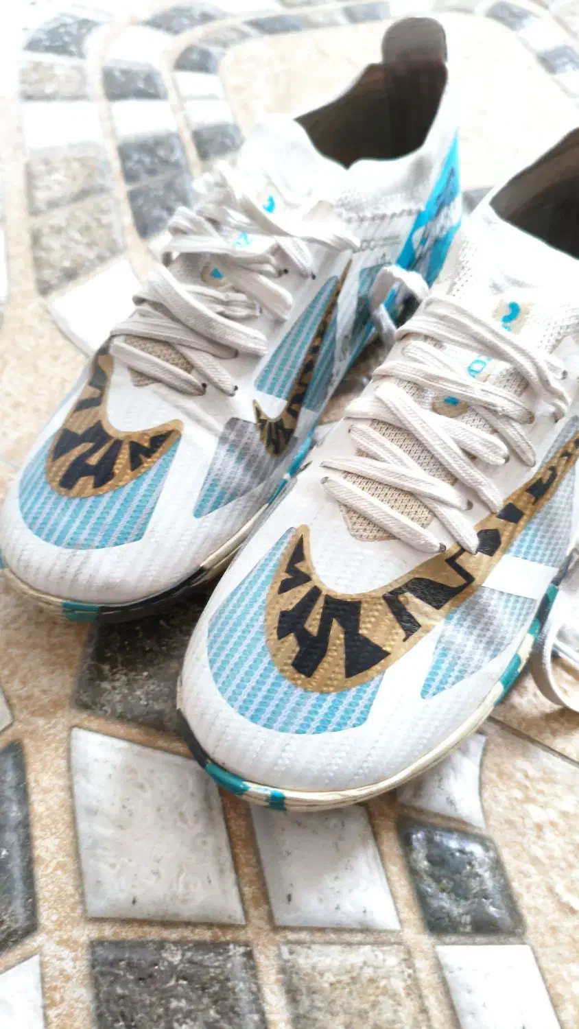 کتونی فوتبال سالنی|کیف، کفش، کمربند|هشتگرد, گلسار|دیوار