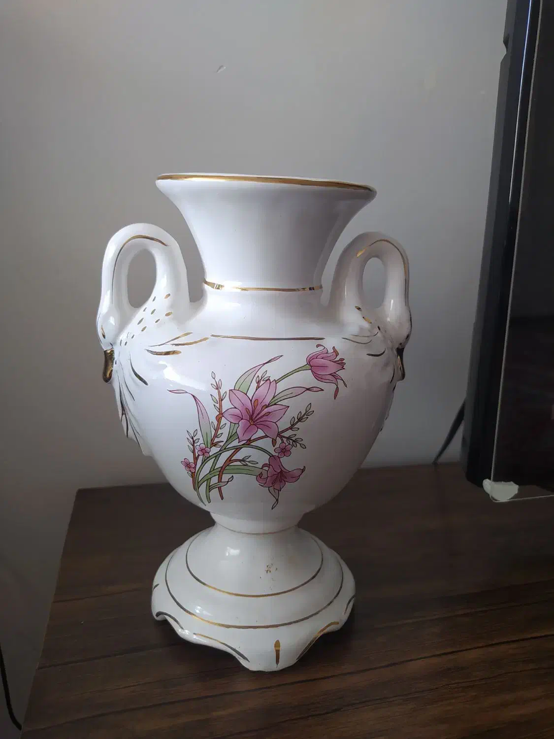 سه عدد پارچ استیل و گلدان چینی|ظروف سرو و پذیرایی|فارسان, |دیوار