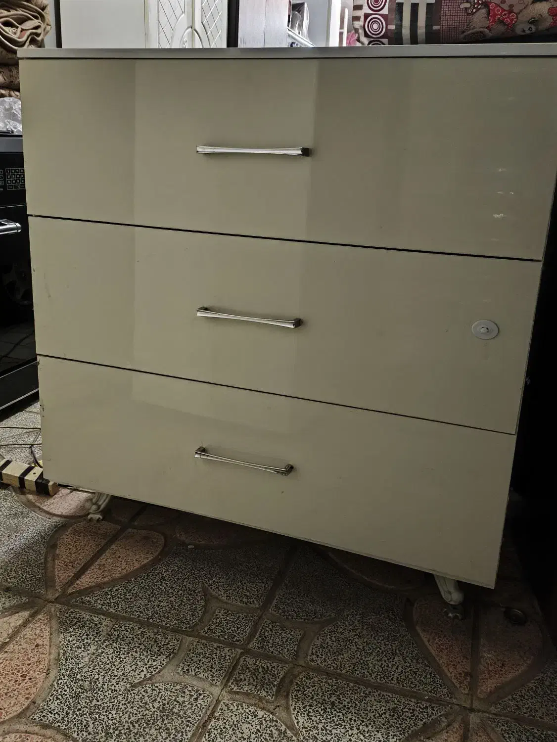 کمد و دراور|جاکفشی، کمد، دراور|محمدشهر, محمدشهر|دیوار