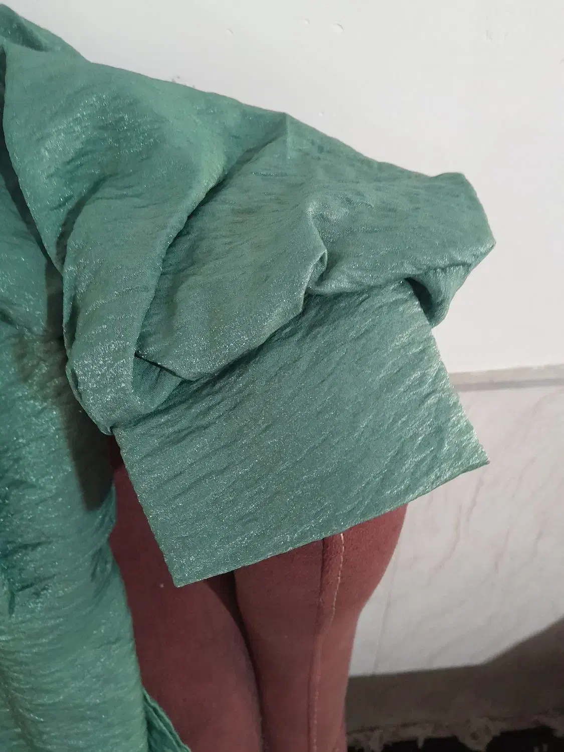 مانتو و پالتو|لباس|نیشابور, کشتارگاه|دیوار