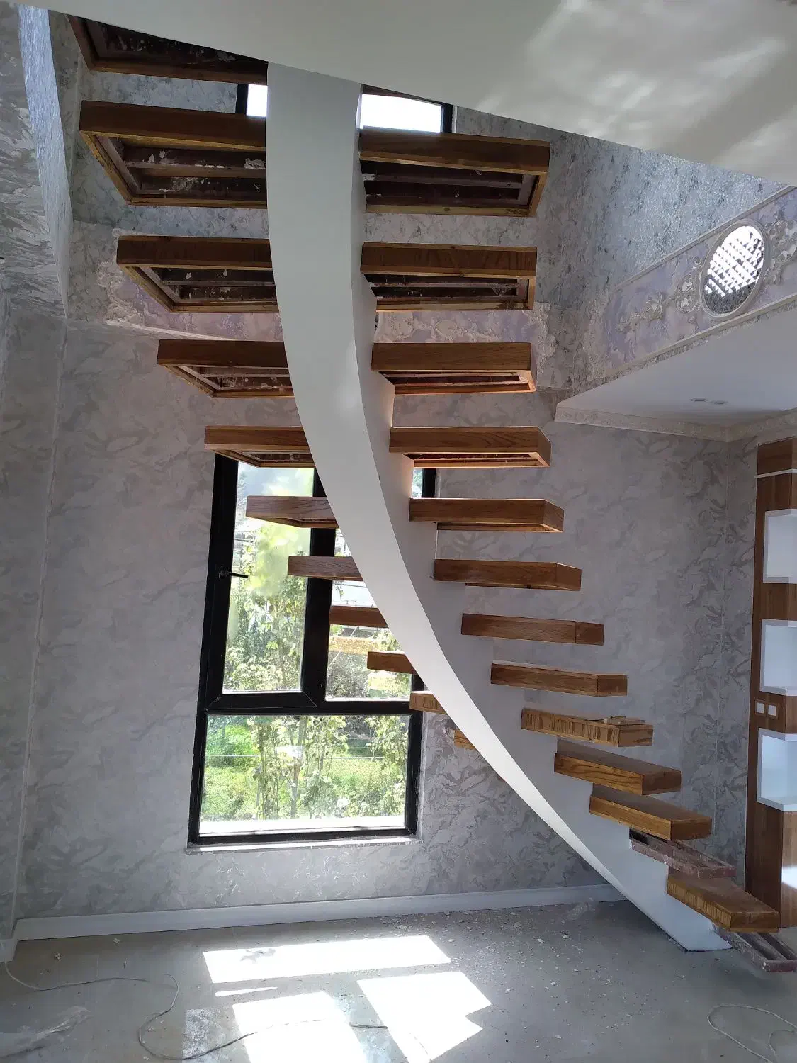 کف پله چوبی نرده چوبی با کیفیت|خدمات پیشه و مهارت|رشت, اسماعیل آباد|دیوار