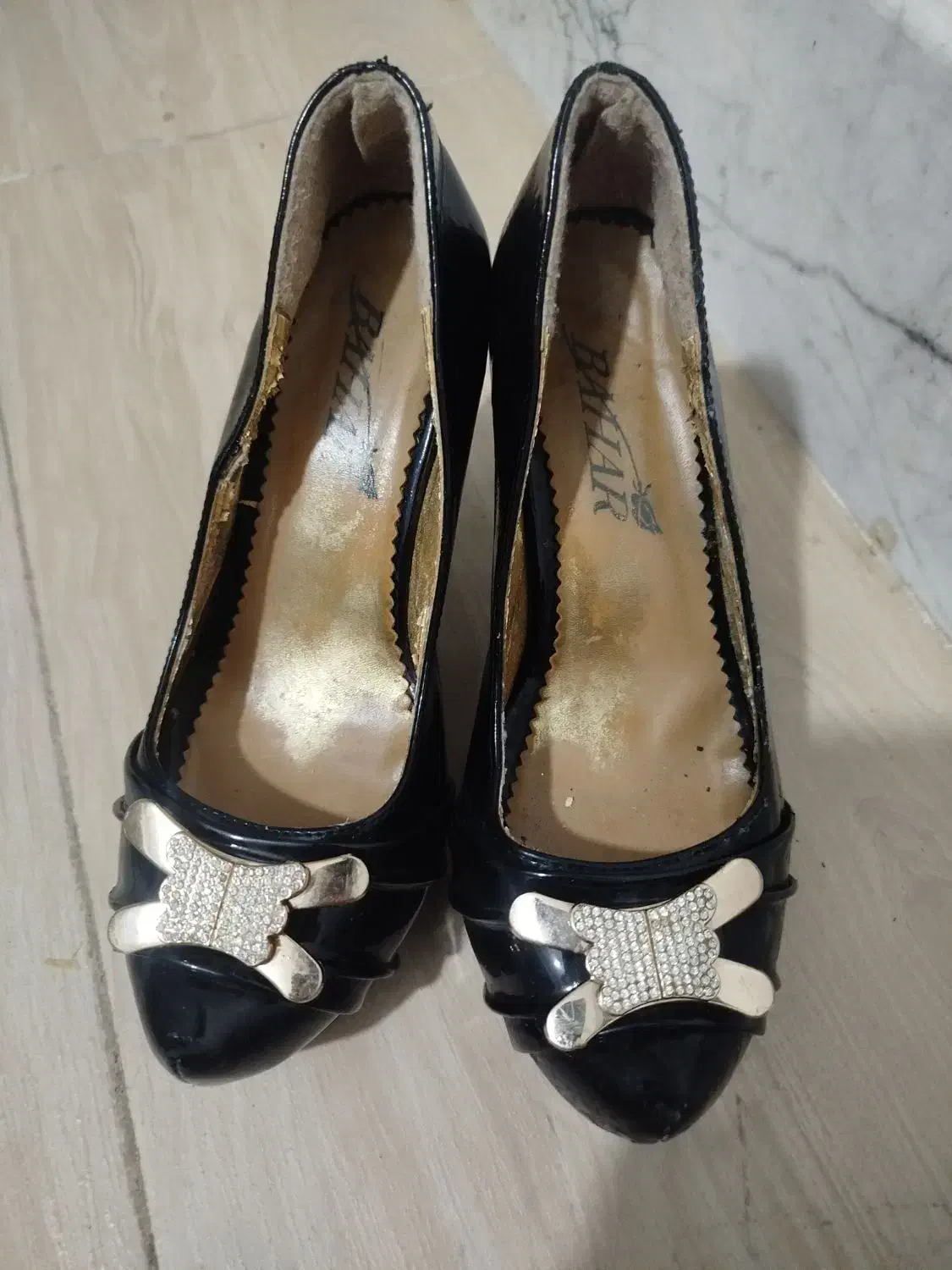 کفش مجلسی|کیف، کفش، کمربند|القجر, |دیوار