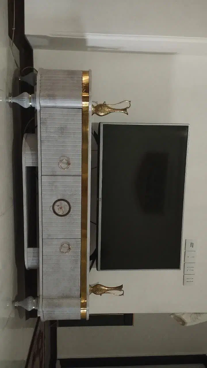 آینه کنسول تمیز وزیبا همراه میز تی وی|بوفه، ویترین، کنسول|سمنان, |دیوار