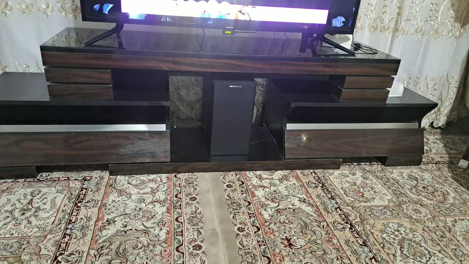 میز تلویزیون خیلی تمیز|میز تلویزیون|مشهد, سرافرازان|دیوار