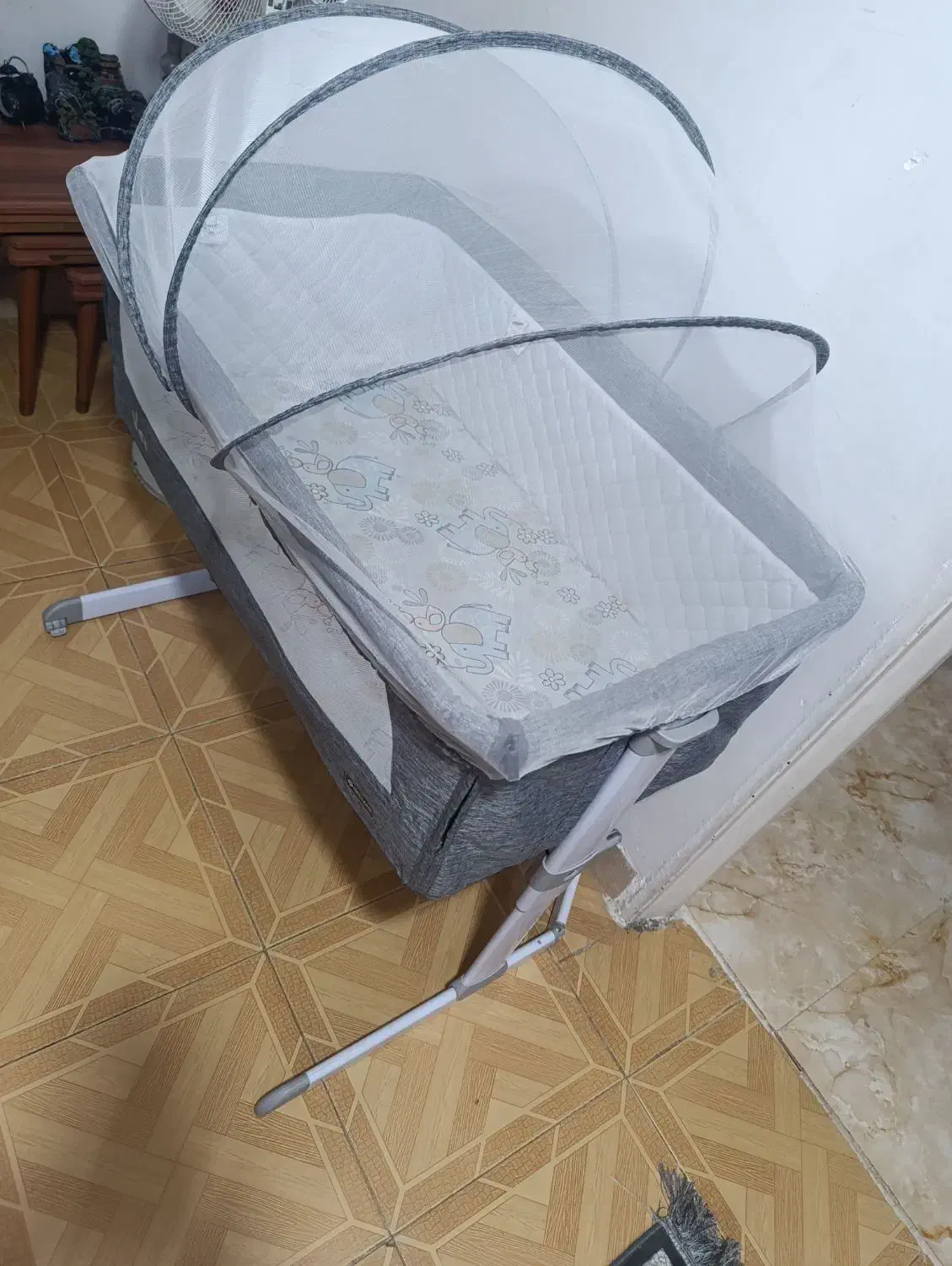 گهواره ننو و تخت کنارمادر|تخت و صندلی بچه|رشت, حمیدیان|دیوار