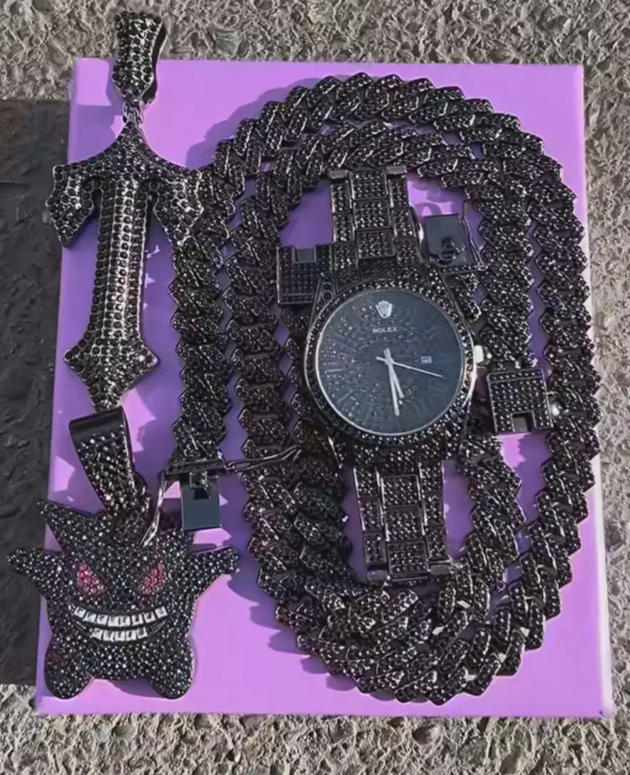 انواع گردنبند و دستبند فول نگین|بدلیجات|تهران, شیخ هادی|دیوار