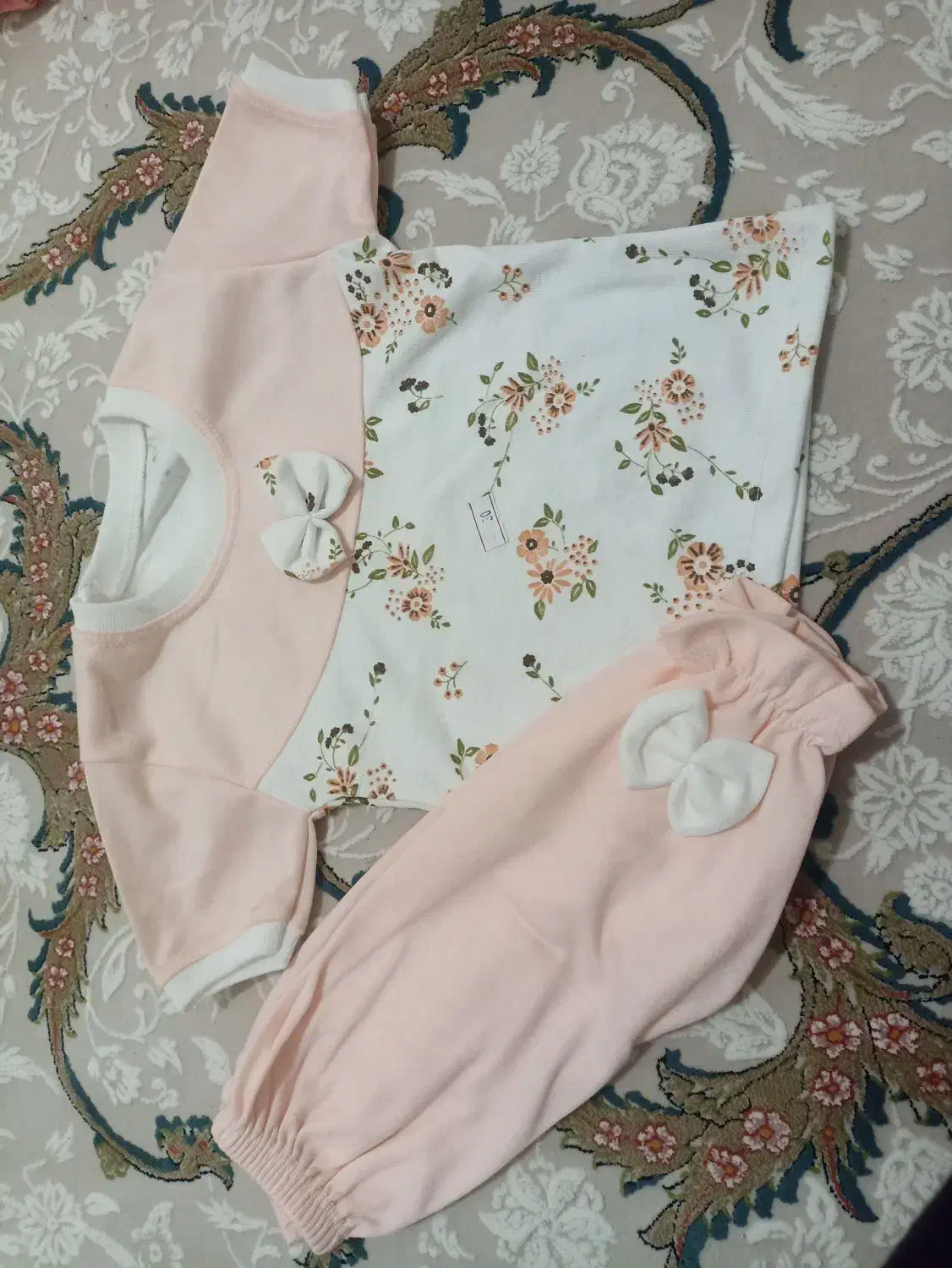 لباس های نوزادی|لباس|باوله, |دیوار