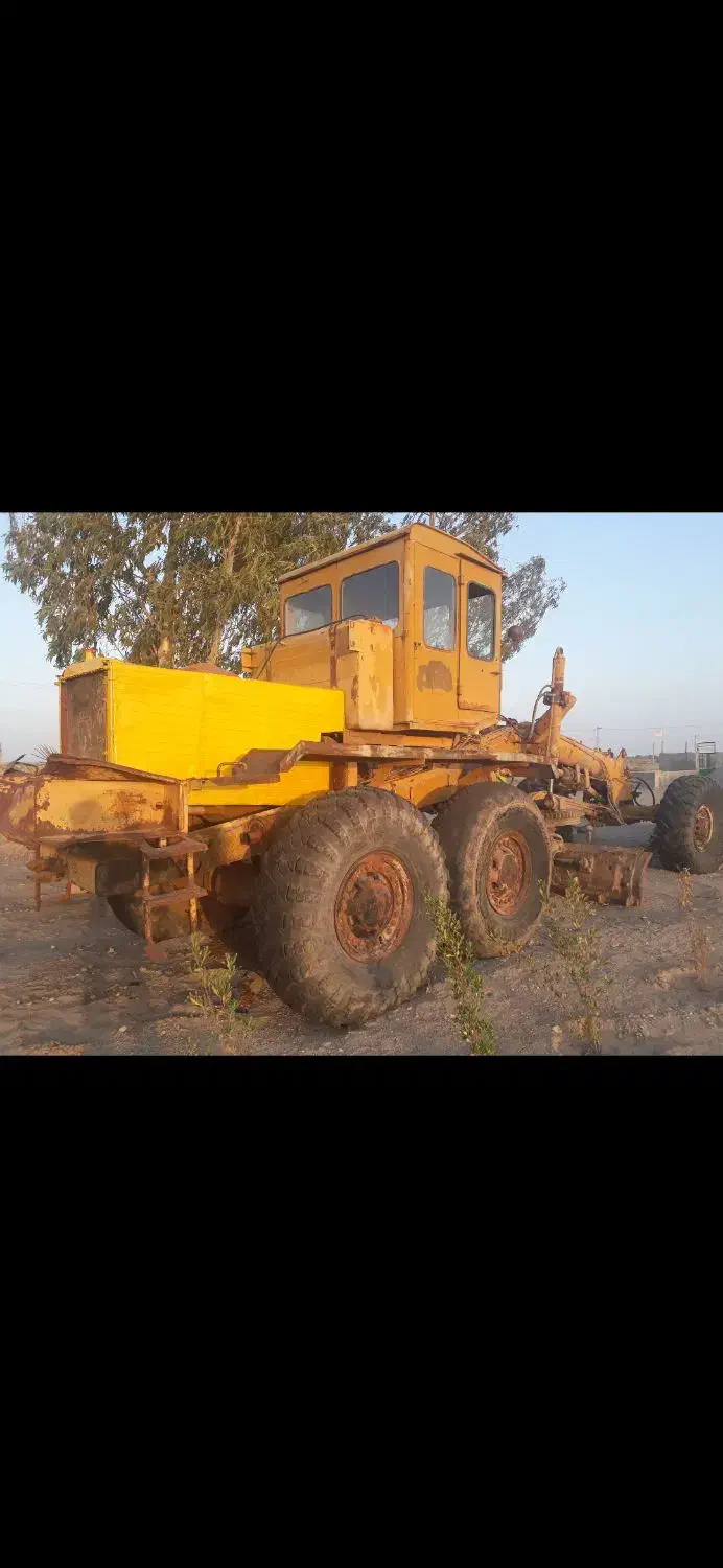 گریدر 8 سیلندر روسی|خودرو سنگین|رباط‌کریم, رباط‌کریم|دیوار