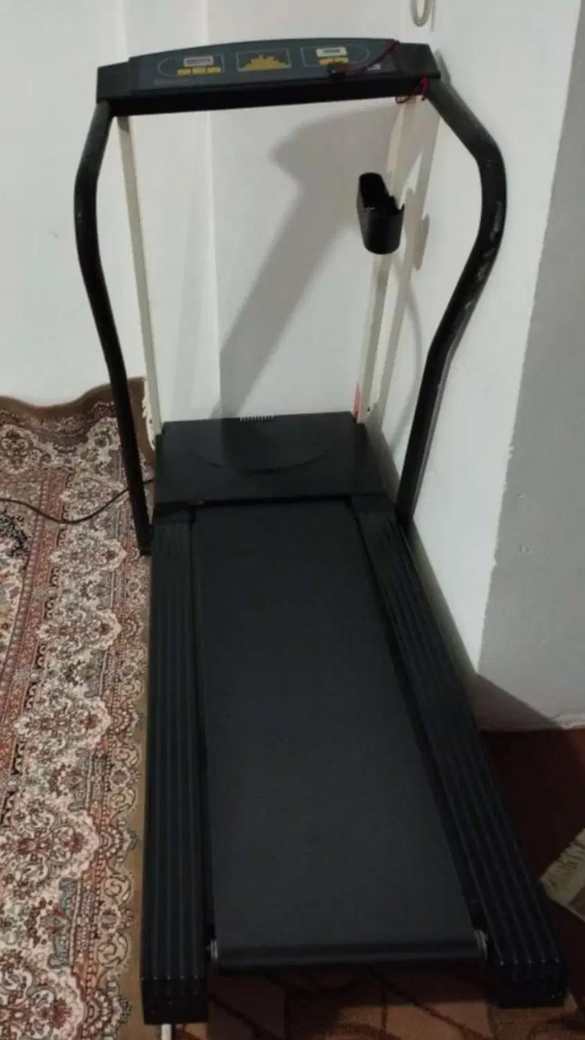 تردمیل کارکرده سالم فقدبه تسمه نیازداره|تجهیزات ورزشی|رشت, حومه رشت|دیوار
