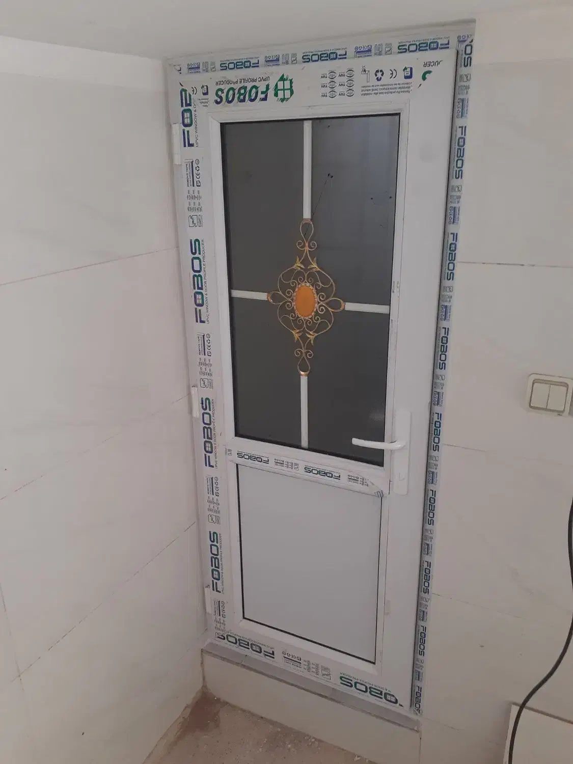 شیشه بری تابان|خدمات پیشه و مهارت|اشتهارد, |دیوار