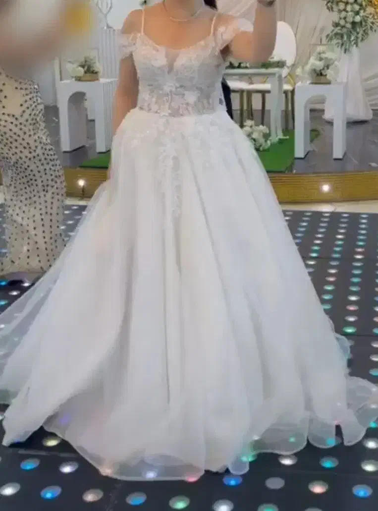 لباس عروس|لباس|اندیشه, اندیشه فاز ۱|دیوار