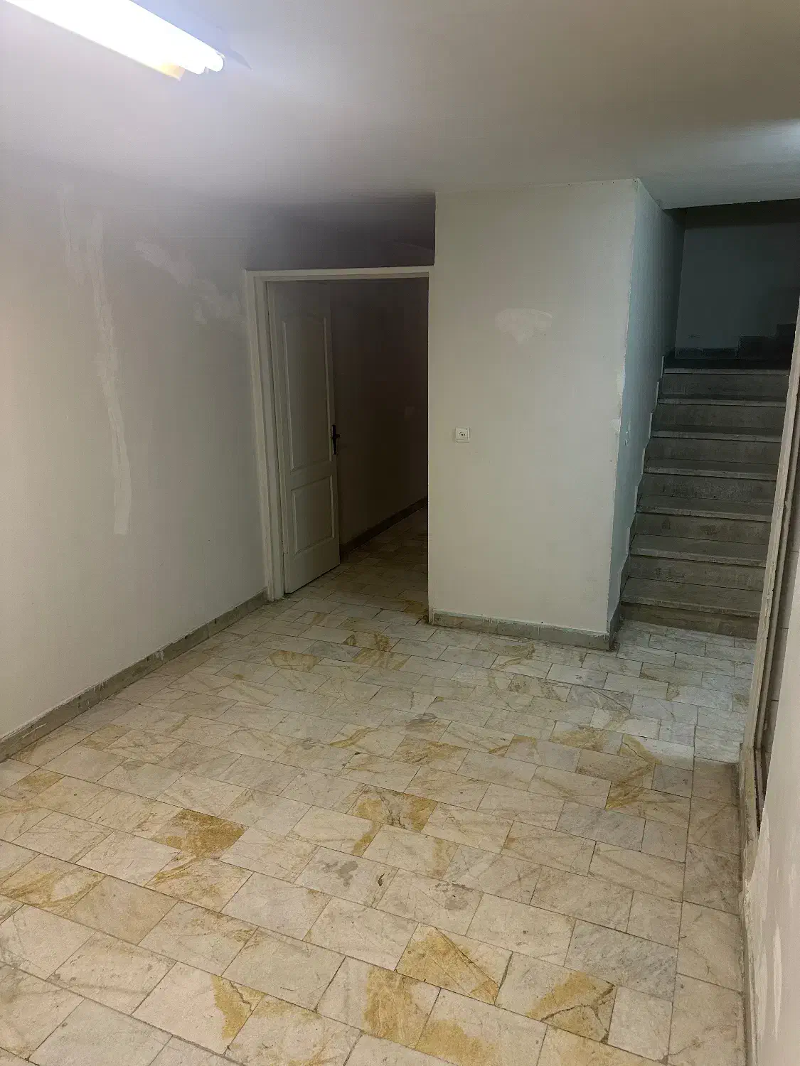 زیر همکف ۸۵ متر