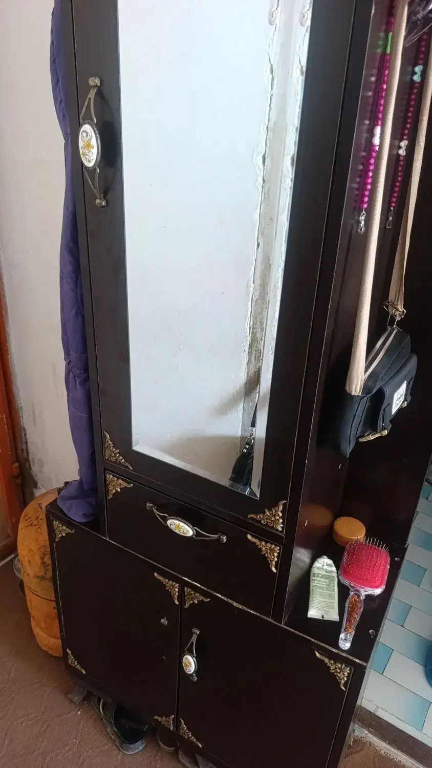 جاکفشی|جاکفشی، کمد، دراور|زاهدان, |دیوار