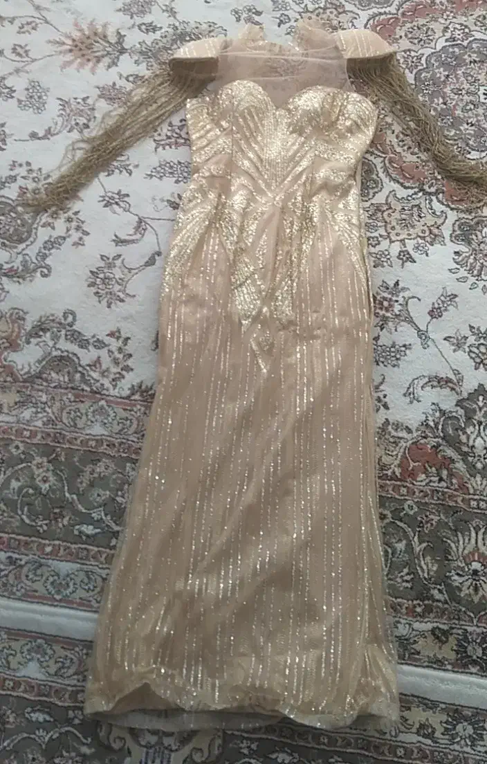 لباس مجلسی|لباس|همدان, |دیوار