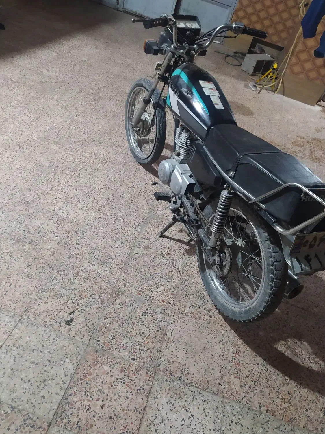 حجا|موتورسیکلت|قم, بنیاد|دیوار