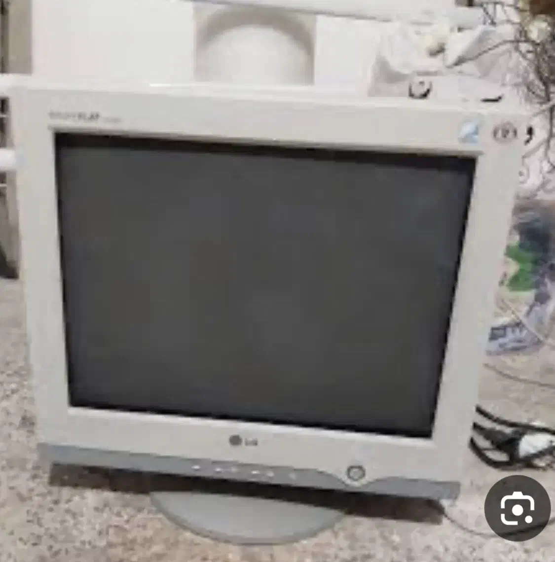 مانیتور CRT|قطعات و لوازم جانبی رایانه|فولادشهر, B1|دیوار