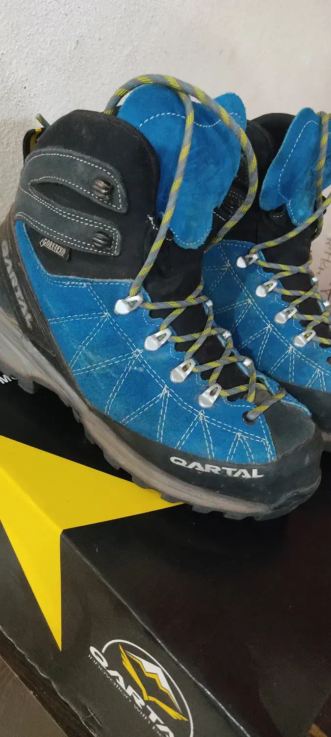 کفش کوه قارتال|کیف، کفش، کمربند|لاهیجان, کوی خزر|دیوار