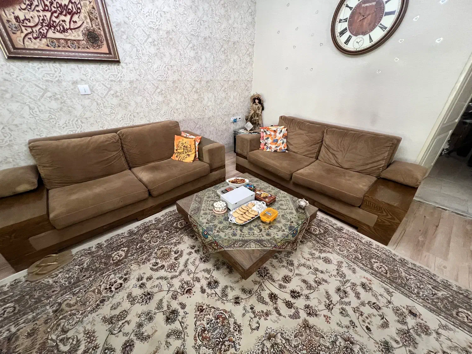 مبل|مبلمان خانگی و میز عسلی|اندیشه, اندیشه فاز ۴|دیوار