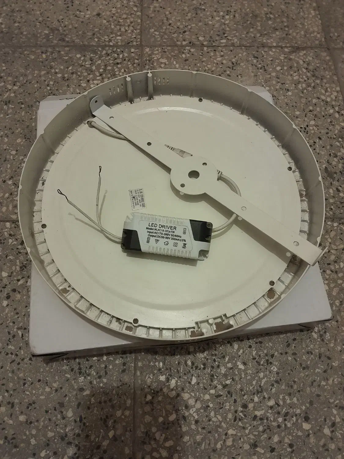 سیم سیار|سایر لوازم برقی|اندیشه, اندیشه فاز ۴|دیوار