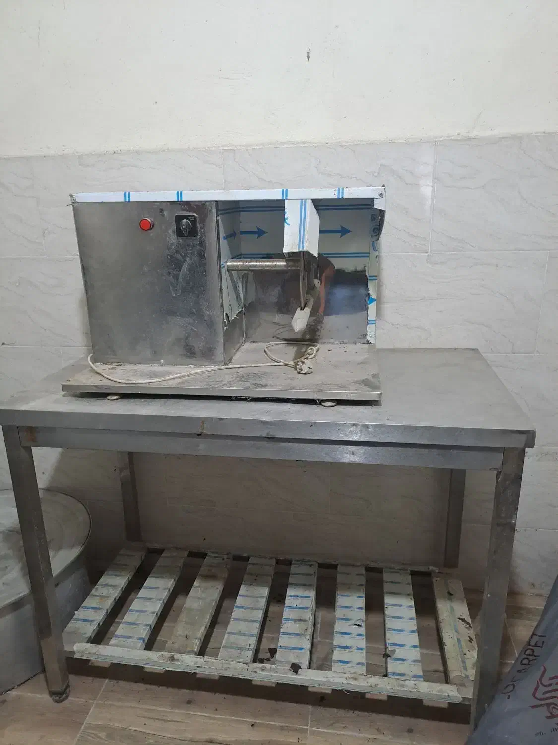 دستگاه مرغ خورد کن با میز استیل|خردکن، آسیاب، غذاساز|رشت, پارک شهر|دیوار