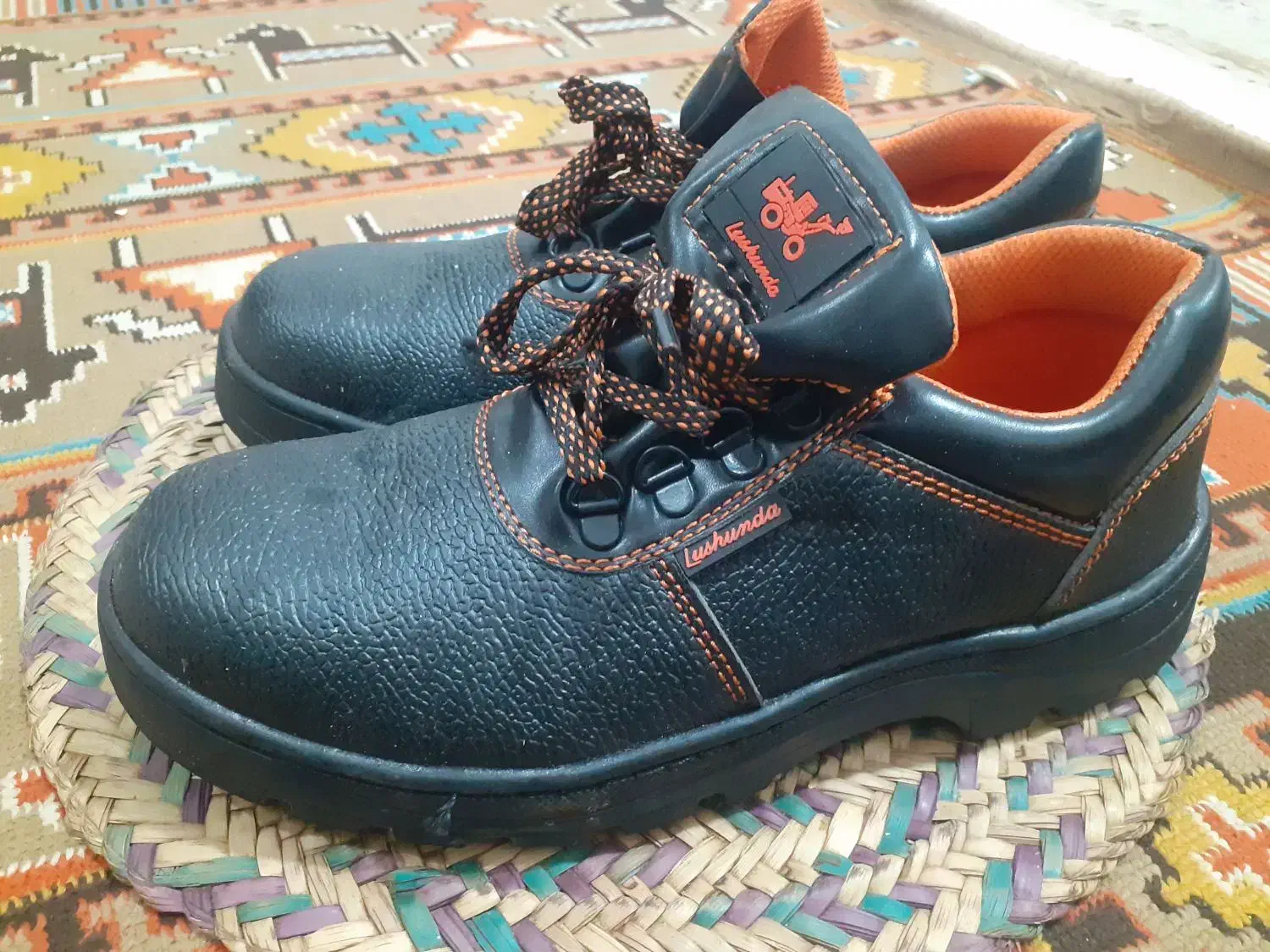 کفش|کیف، کفش، کمربند|کهنوج, |دیوار